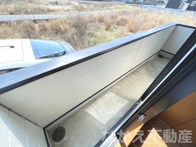 物件内観写真12　(落ち着いた時間を過ごせるバルコニーです)