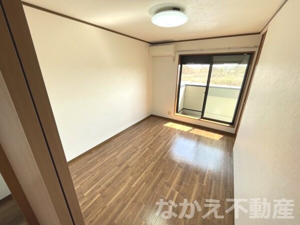 寝室(ゆとりの広さです)