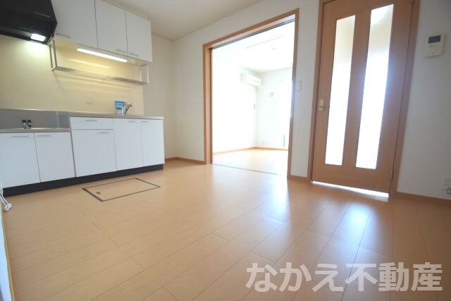 物件内観写真2　(おしゃれな居間です)