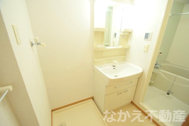 物件内観写真7　(忙しい朝には欠かせない洗面所です)