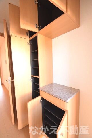物件内観写真15　(ちょっとした収納スペースも充実しています)