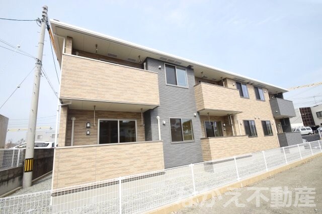 物件外観写真1　(きれいな外観です)