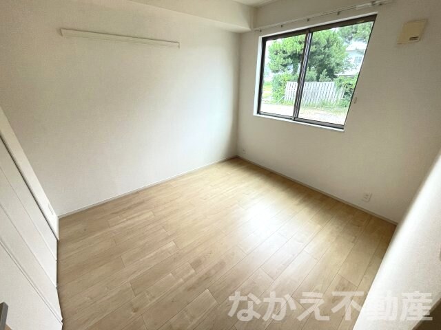 物件内観写真10　(使い勝手のいい寝室です)