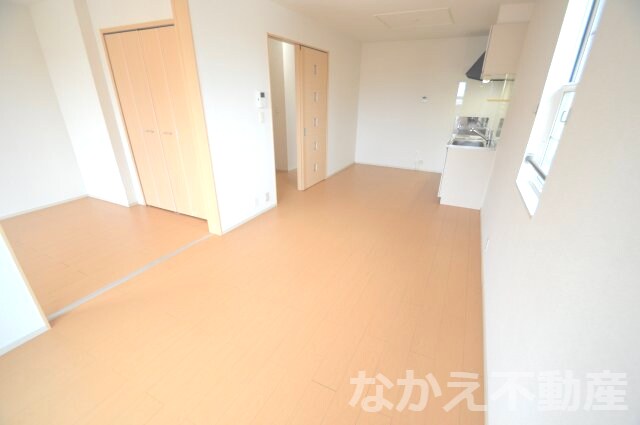 物件内観写真2　(使いやすいリビングです)