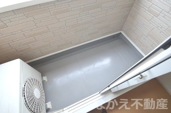 バルコニー(お洗濯にも便利なバルコニー付き)