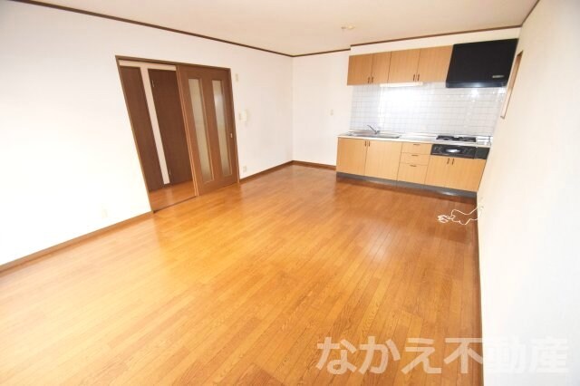 物件内観写真2　(おしゃれな居間です)