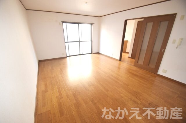 物件内観写真3　(リビングです)