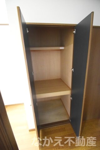 物件内観写真12　(収納豊富です)