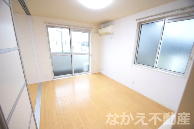 物件内観写真2　(おしゃれなリビングです)