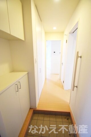物件内観写真9　(シンプルで使いやすい玄関です)