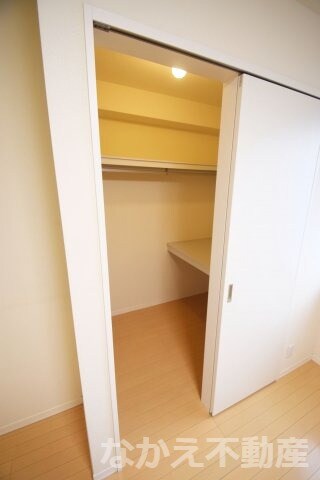 物件内観写真10　(収納豊富です)