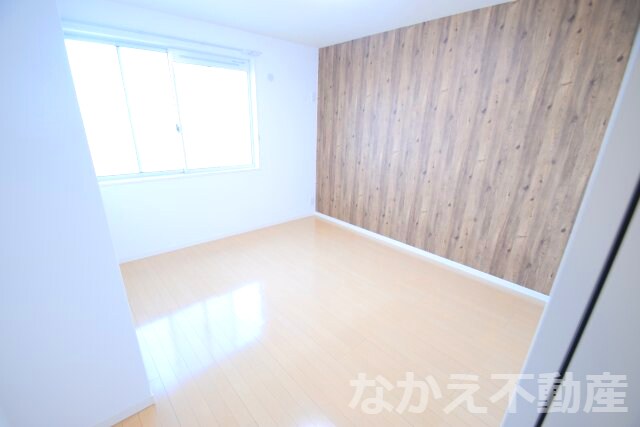 物件内観写真13　(落ち着いた色調の洋室です)