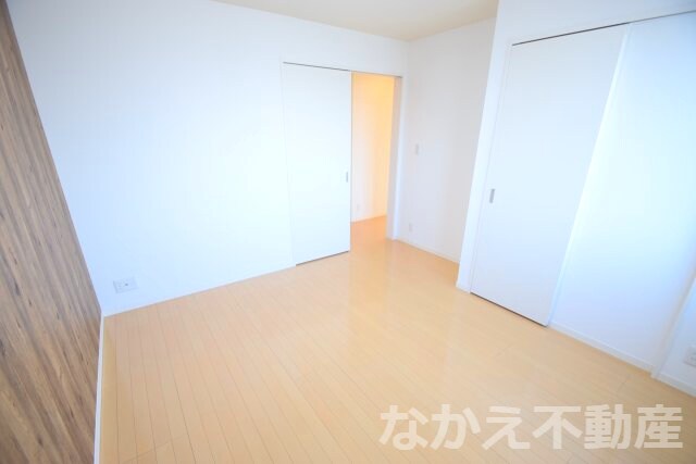 物件内観写真14　(明るい洋室です)