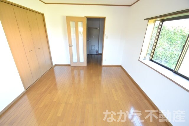 物件内観写真5　(開放的な寝室です)