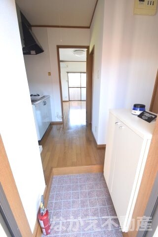 物件内観写真6　(収納もある玄関です)