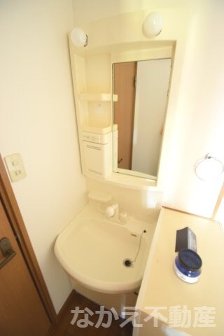 物件内観写真7　(明るい洗面所です)