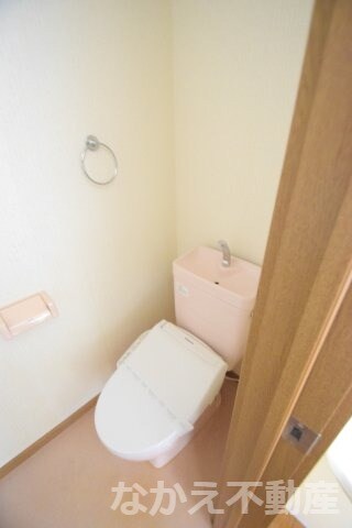 物件内観写真8　(ゆったりとした空間のトイレです)