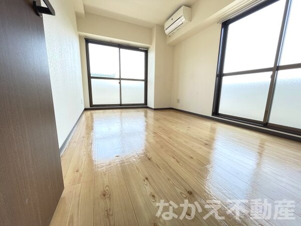 寝室(広くて明るい寝室)