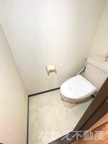 物件内観写真7　(落ち着いた色調のトイレです)