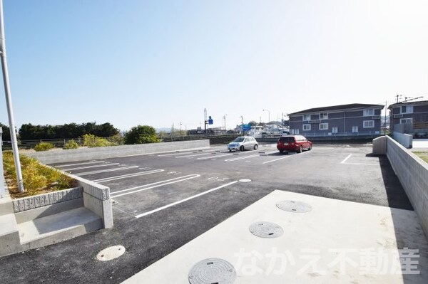 駐車場(駐車場があるので、車を買う予定の方も安心です)