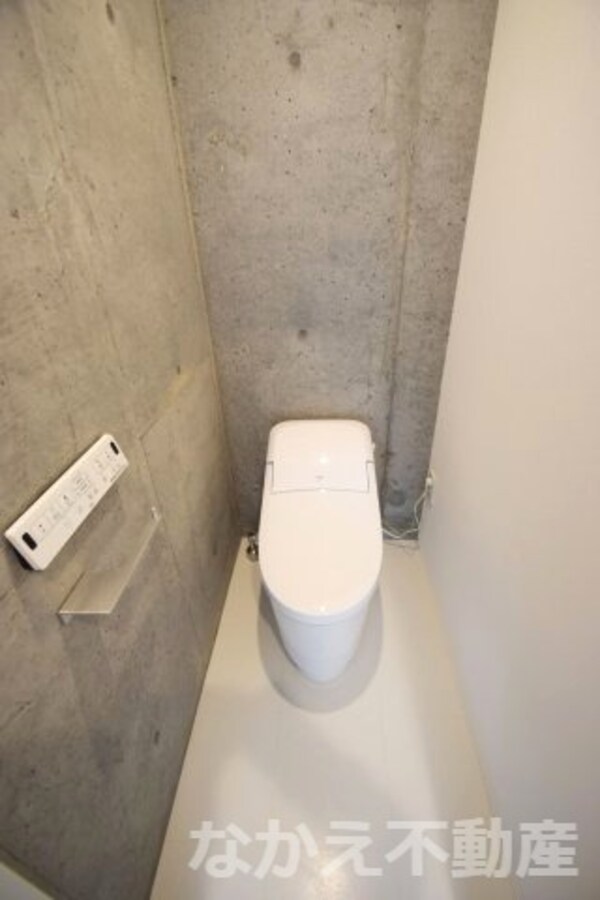 トイレ(落ち着いた色調のトイレです)