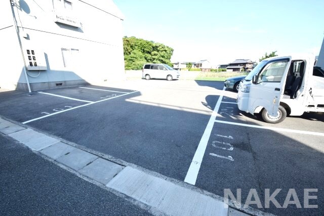 物件外観写真2　(カースペースがあります)