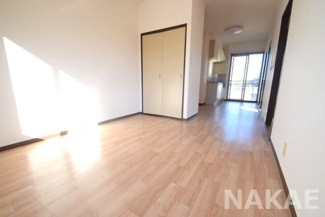 物件内観写真4　(ゆったり過ごせるリビングです)