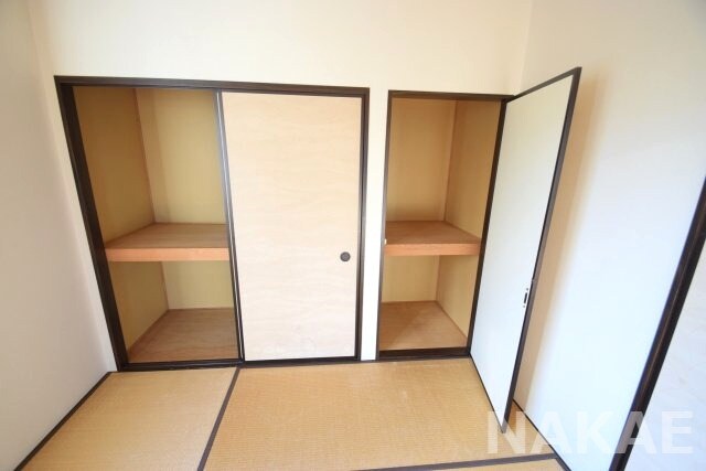 物件内観写真11　(小物を収納するのに便利です)