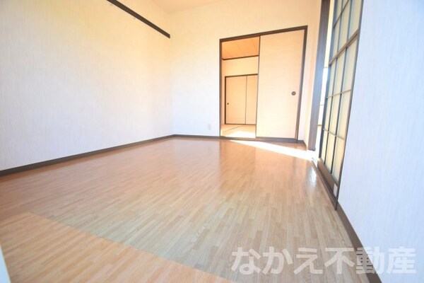 寝室(落ち着いて過ごせるお部屋なので、寝室にいかがでしょうか)