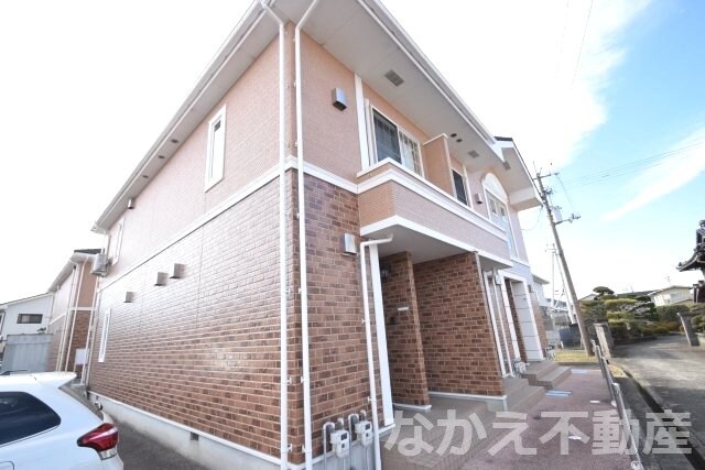 物件外観写真1　(外観もきれいです)