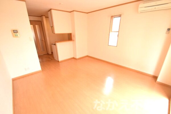 居室(ゆったりとした居間です)