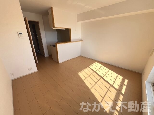 物件内観写真2　(リビングです)