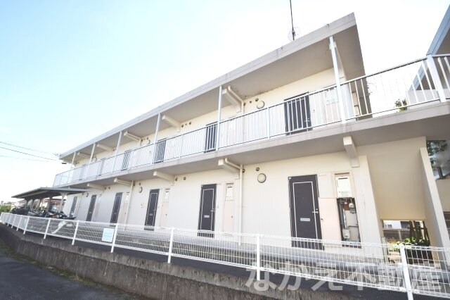 物件外観写真1　(落ち着いた雰囲気の外観です)