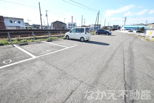 物件外観写真2　(駐車場があります)