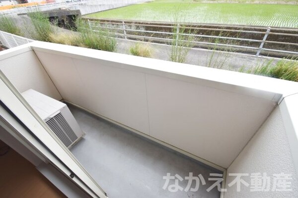 バルコニー(お洗濯にも便利なバルコニー付き)