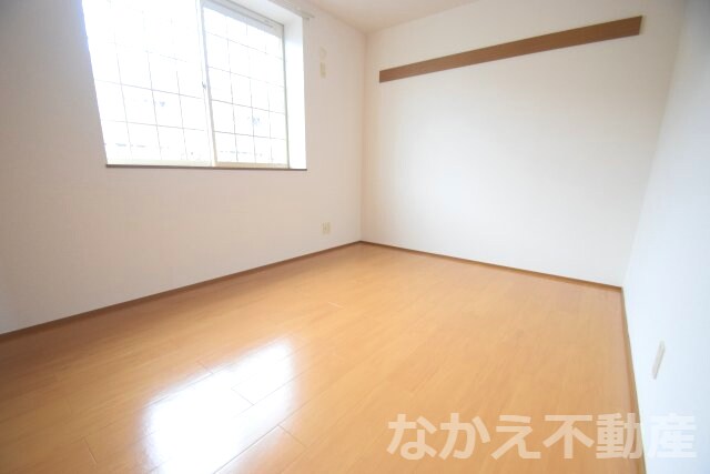 物件内観写真15　(個人の部屋や寝室として使える洋室です)