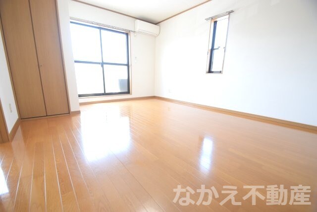 物件内観写真3　(使い勝手のいい寝室です)