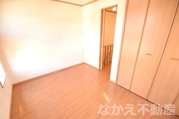 居室(こちらのリビングで趣味の時間をお楽しみください)