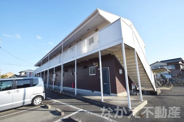 物件外観写真1　(外観は落ち着いています)