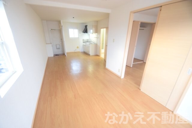 物件内観写真2　(ゆったりとしたリビングです)