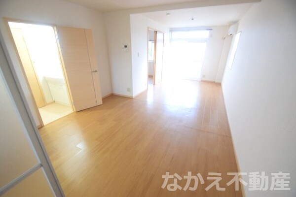 寝室(落ち着いて過ごせるお部屋なので、寝室にいかがでしょうか)