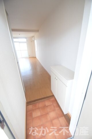 物件内観写真10　(収納もある玄関です)