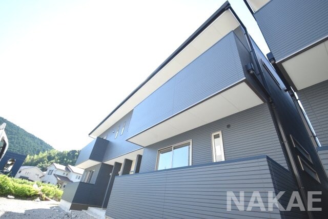 物件外観写真1　(外観もきれいです)