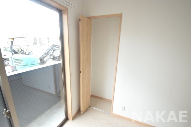 物件内観写真9　(たっぷりとした収納スペースです)