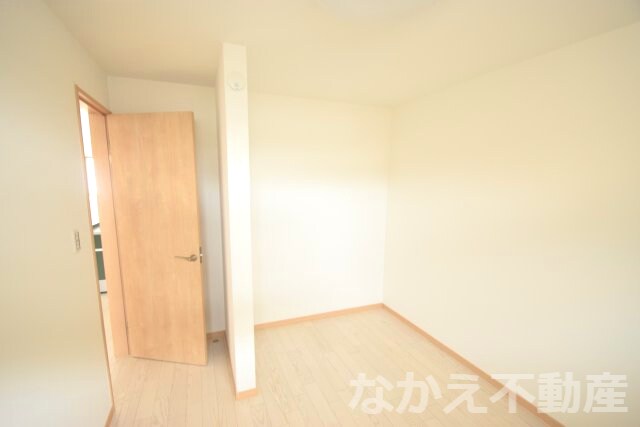 物件内観写真14　(明るい洋室です)