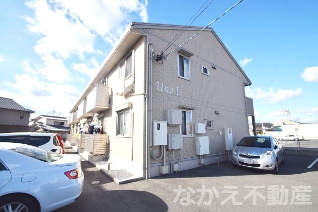 物件外観写真1　(落ち着いた雰囲気の外観です)