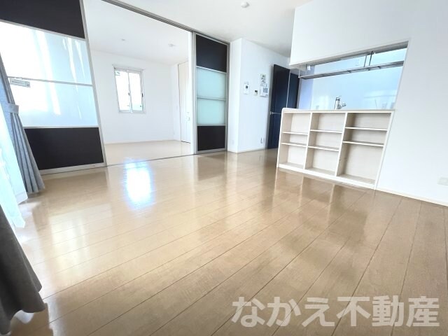 物件内観写真2　(ゆったり過ごせるリビングです)