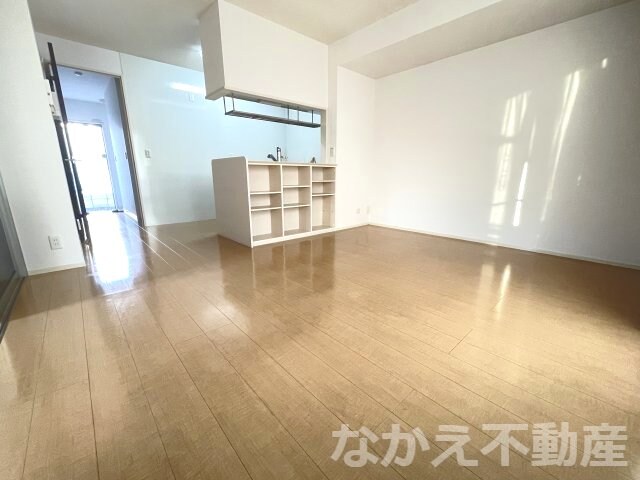 物件内観写真3　(おしゃれな居間です)