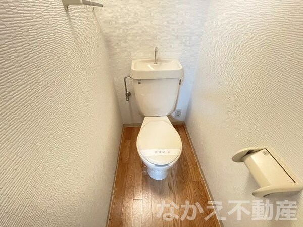トイレ(落ち着いた色調のトイレです)
