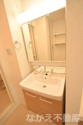 物件内観写真8　(コンパクトで使いやすい洗面所)